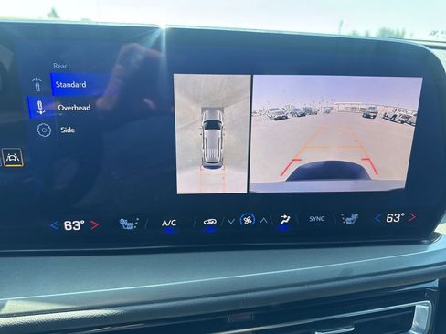Used 2024 Chevrolet Traverse LT FWD image 21