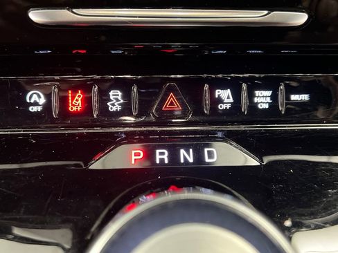 Used 2024 Jeep Wagoneer L Series II image 56