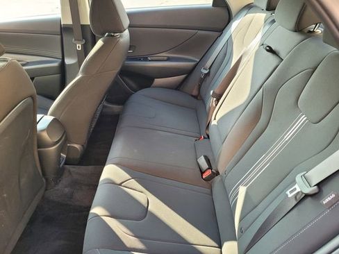 Used 2025 Hyundai Elantra SEL image 9