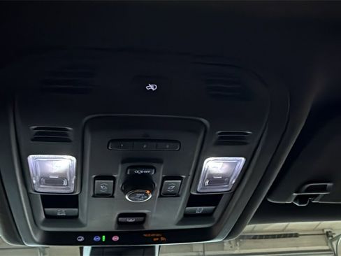 Used 2021 GMC Yukon Denali w/ Denali Premium Package image 37