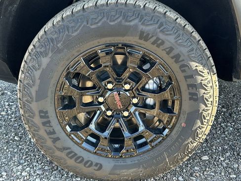 New 2026 GMC Canyon Elevation w/ Convenience Package image 32