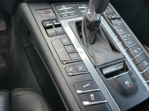 Used 2016 Porsche Macan S image 19