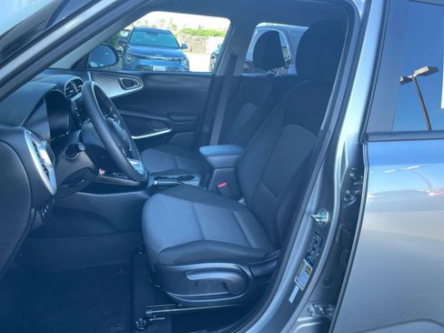 Used 2025 Kia Soul LX w/ LX Technology Package image 36