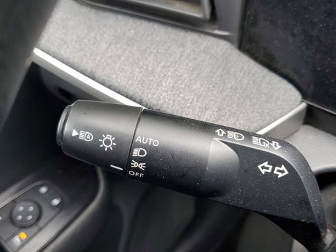 Used 2025 Nissan Kicks SV FWD image 30