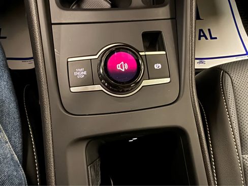 Used 2025 Volkswagen Tiguan SE R-Line image 15