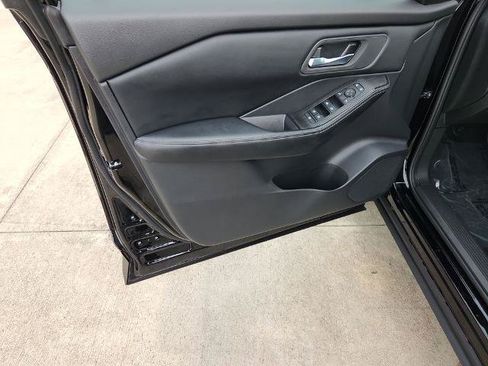 Certified 2025 Nissan Rogue SV FWD image 28