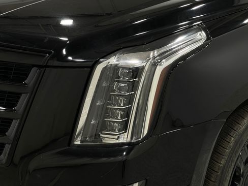 Used 2019 Cadillac Escalade ESV Premium Luxury AWD/4WD image 35