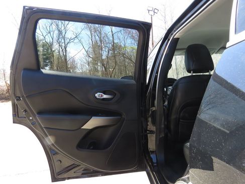 Used 2020 Jeep Cherokee Limited AWD/4WD image 19