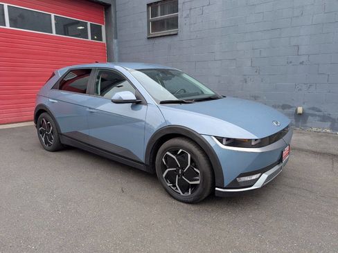 Used 2024 Hyundai Ioniq 5 SE image 1