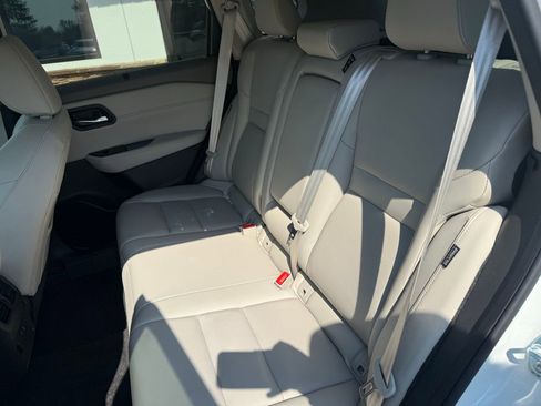 Used 2023 Nissan Rogue SL w/ SL Premium Package image 4