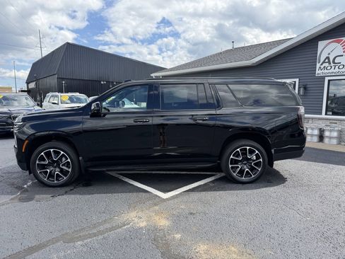 Used 2025 Chevrolet Suburban RST w/ Comfort Package AWD/4WD image 2
