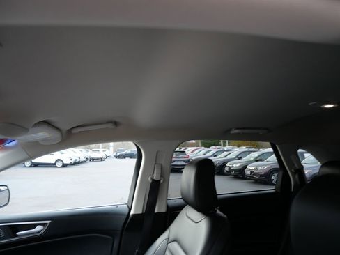 Used 2020 Ford Edge SEL w/ Convenience Package image 9