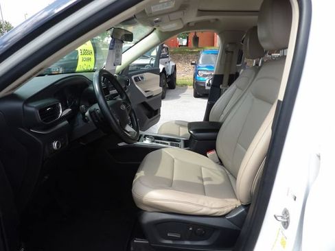 Certified 2021 Ford Explorer XLT w/ Equipment Group 202A RWD image 26