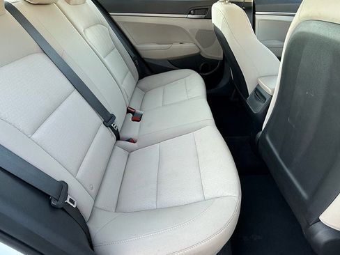 Used 2017 Hyundai Elantra SE image 13