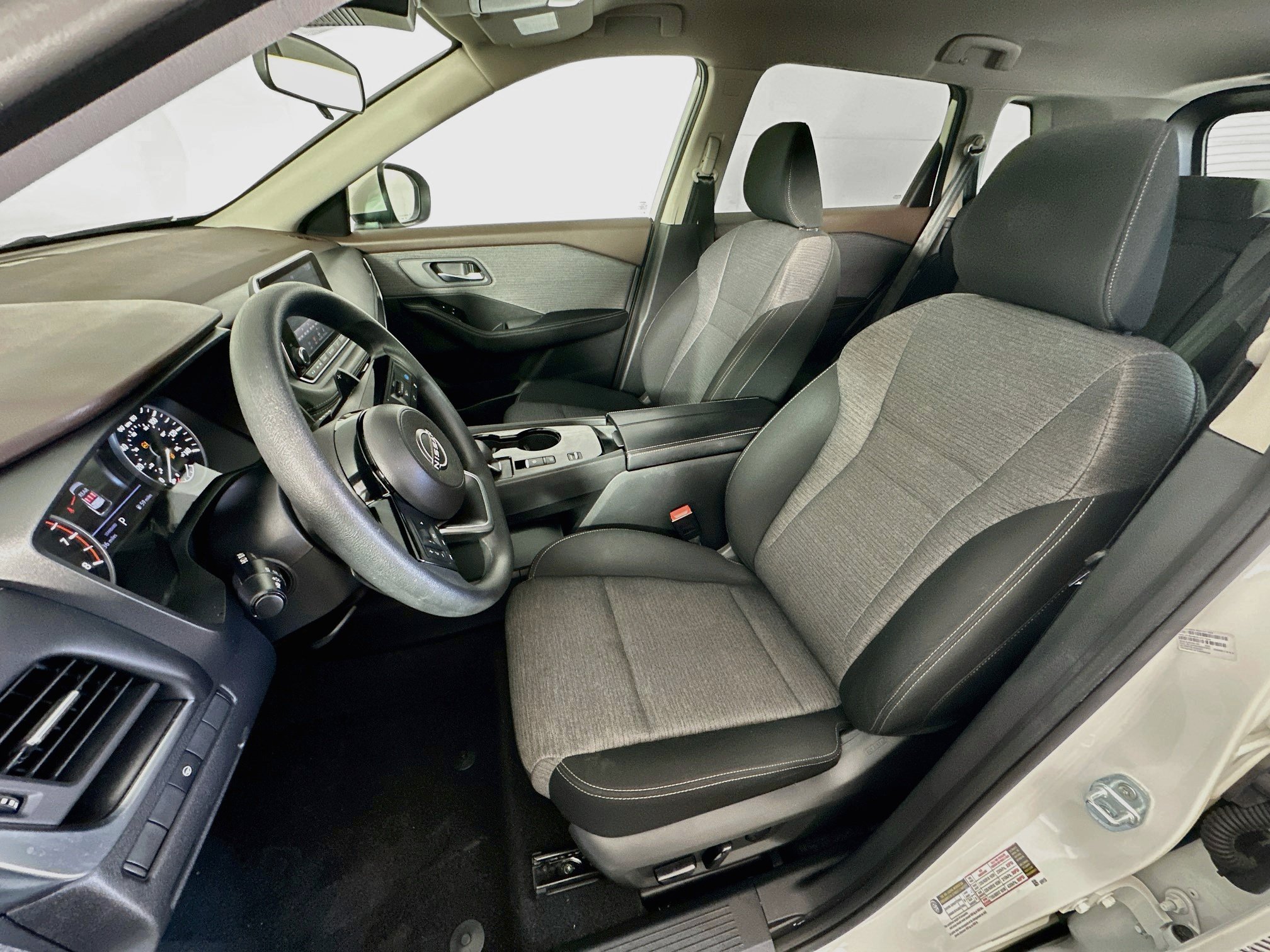 Used 2023 Nissan Rogue SV FWD image 13