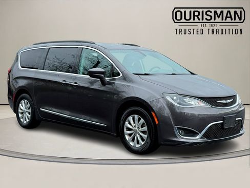 Used 2017 Chrysler Pacifica Touring-L image 1