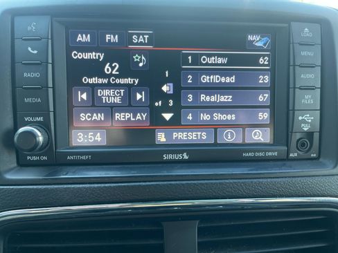 Used 2018 Dodge Grand Caravan SXT w/ Rear Park Assist Package image 17