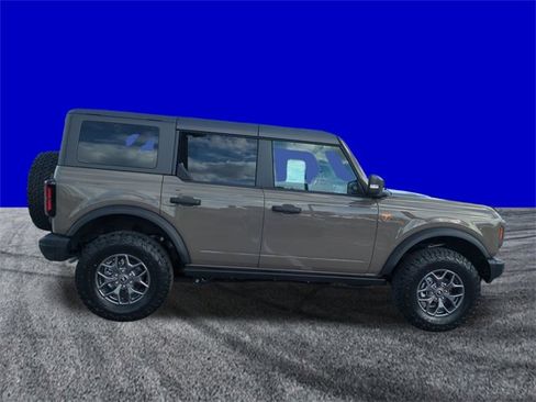 New 2025 Ford Bronco Badlands image 3