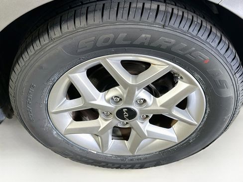 Used 2025 Kia Soul LX w/ LX Technology Package FWD image 11
