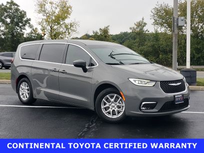 Used 2023 Chrysler Pacifica Touring-L