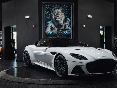 Used 2019 Aston Martin DBS Superleggera image 8