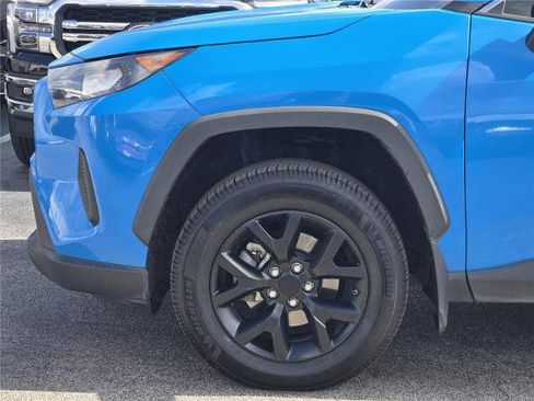 Used 2021 Toyota RAV4 LE FWD image 9