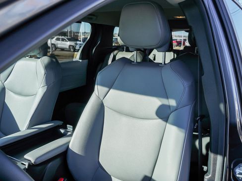 Used 2025 Toyota Sienna XLE image 16