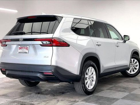 Used 2025 Toyota Grand Highlander AWD image 13
