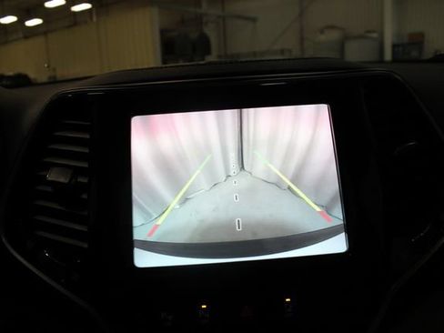 Used 2021 Jeep Cherokee Limited AWD/4WD image 4