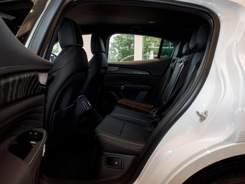 New 2025 Maserati Grecale GT image 25