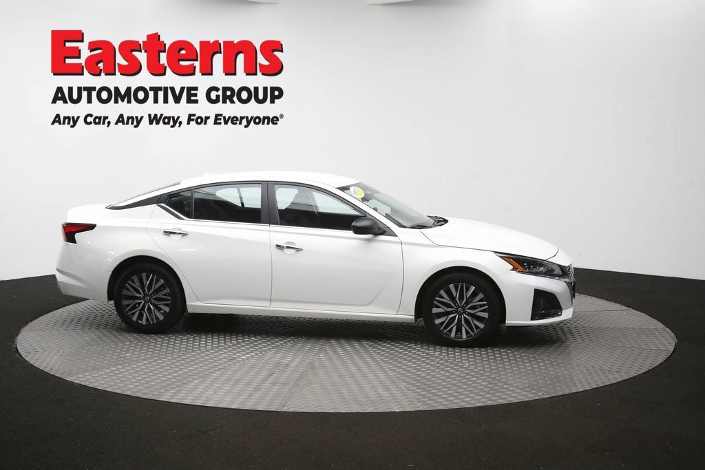 Used 2025 Nissan Altima 2.5 SV FWD image 43