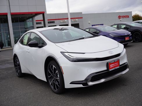 New 2026 Toyota Prius Plug-In Hybrid FWD image 1