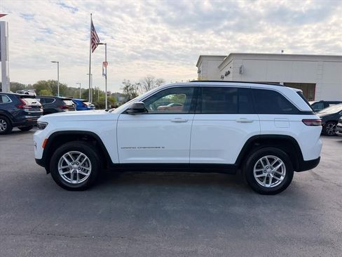 Used 2025 Jeep Grand Cherokee Laredo X w/ Luxury Tech Group I AWD/4WD image 9
