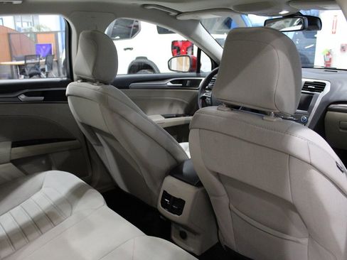 Used 2020 Ford Fusion SE image 19