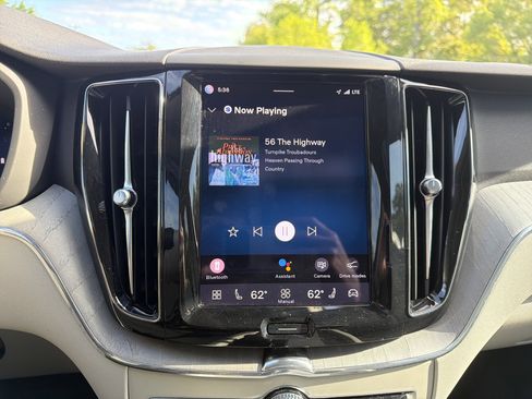 Used 2024 Volvo XC60 B5 Plus w/ Protection Package Premier AWD/4WD image 23