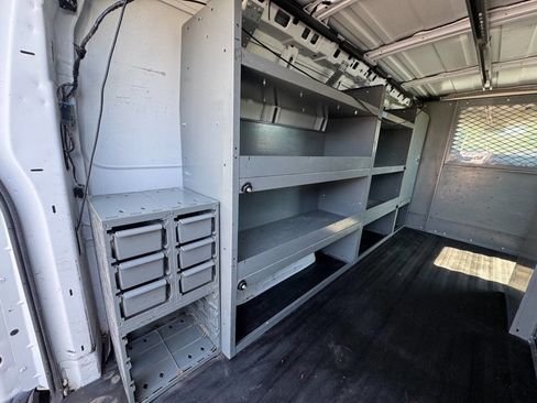 Used 2011 Chevrolet Express 2500 RWD image 18
