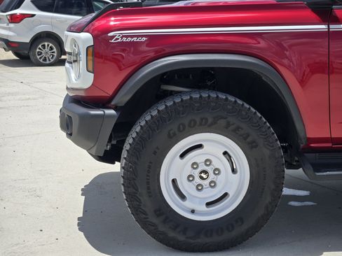 Certified 2025 Ford Bronco Heritage Edition AWD/4WD image 8
