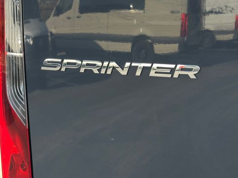 Used 2025 Mercedes-Benz Sprinter 2500 image 28