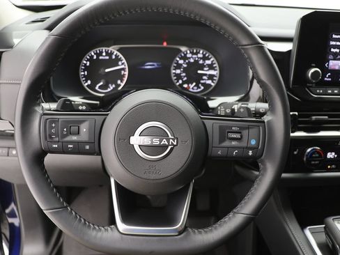 Used 2023 Nissan Pathfinder SV AWD/4WD image 16