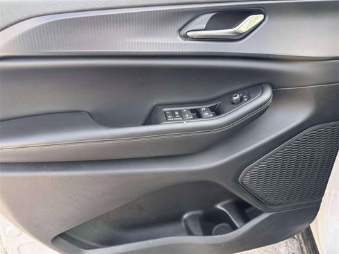 Used 2024 Jeep Grand Cherokee L Laredo image 12