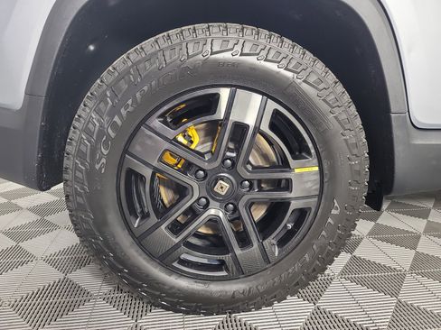 Used 2023 Rivian R1T Adventure image 12