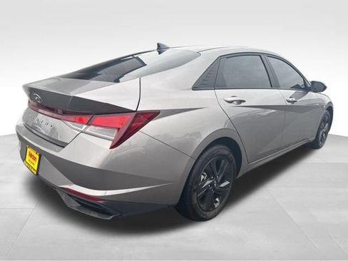Used 2023 Hyundai Elantra SEL image 9