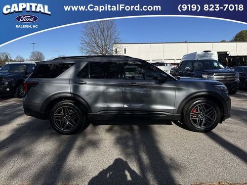Certified 2025 Ford Explorer ST-Line w/ ST-Line Street Pack image 9