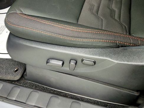 Used 2025 Nissan Frontier Pro-X RWD image 12