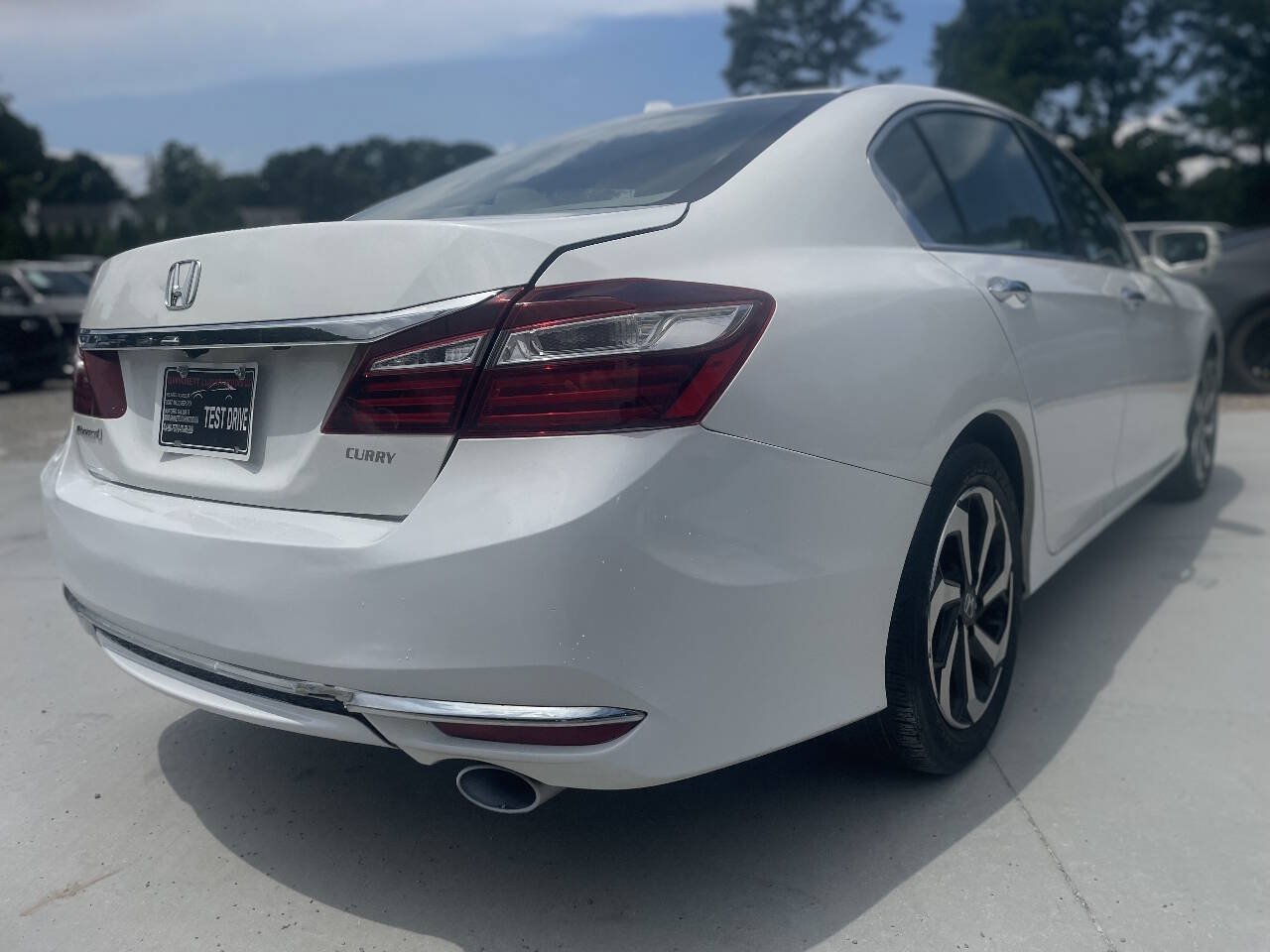 Used 2017 Honda Accord EX-L image 5