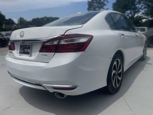 Used 2017 Honda Accord EX-L image 5