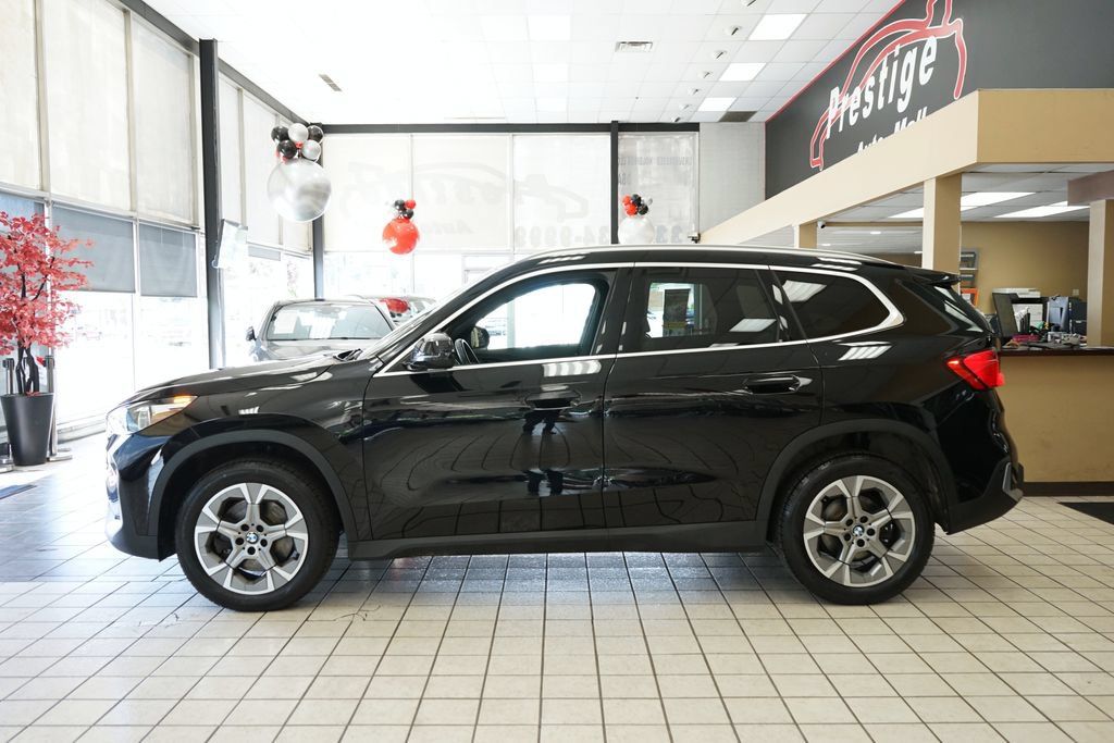 Used 2023 BMW X1 xDrive28i AWD/4WD image 3