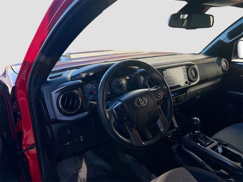 Used 2021 Toyota Tacoma TRD Sport image 9