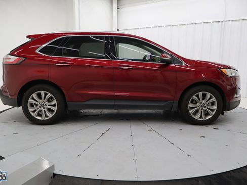 Used 2019 Ford Edge Titanium image 2