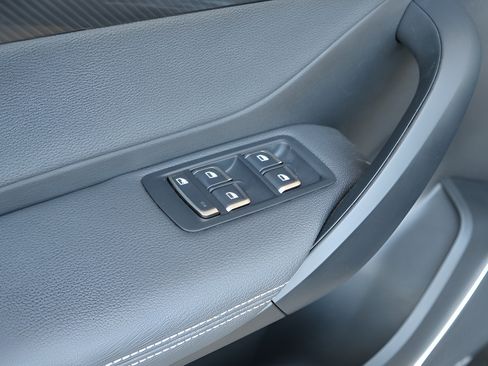 New 2025 VinFast VF 8 Eco AWD/4WD image 6